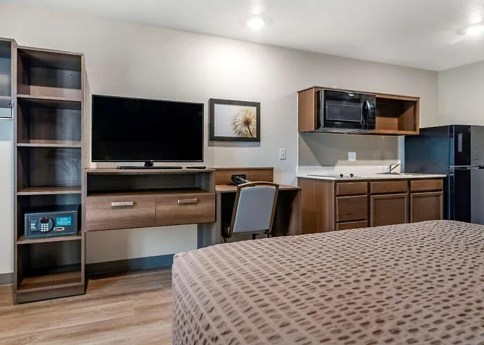 Woodspring Suites Brunswick