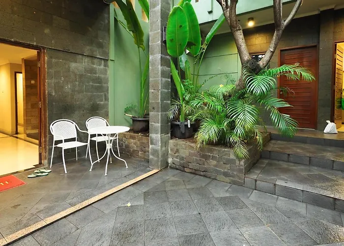 Rhiz Guest House Tebet