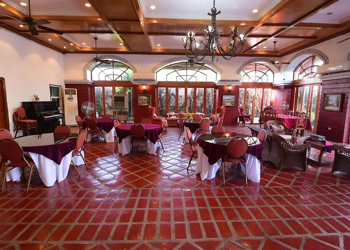 Ang Tahanan Ni Aling Meding Hotel And Restaurant