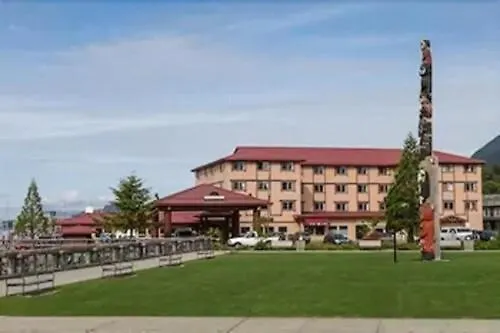 Totem Square Hotel And Marina