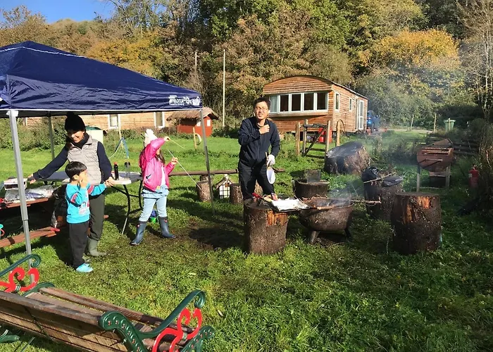 Shepherds Huts at Ham Hill: Lakeside Retreat with Pet-Friendly Cottages
