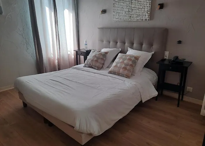 Logis Hotel De Provence