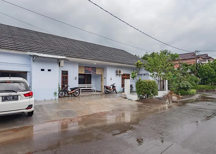 The Lima Guest House Syariah Mitra Reddoorz