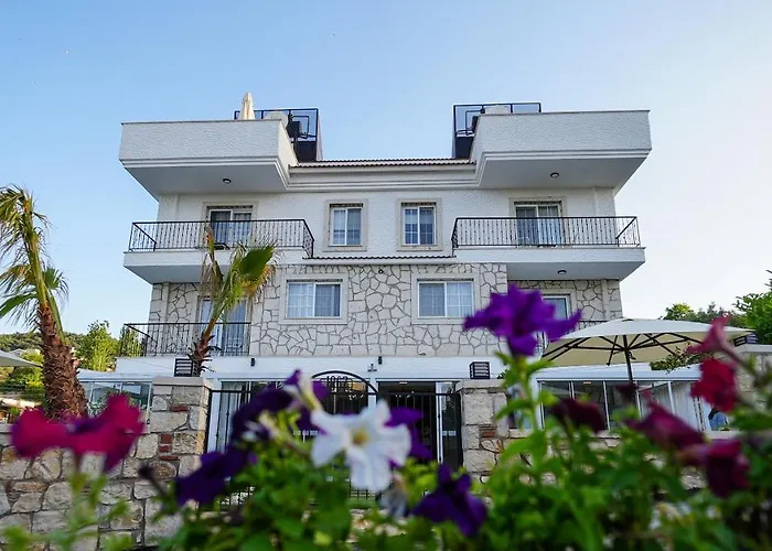 Urla 1867 Hotel