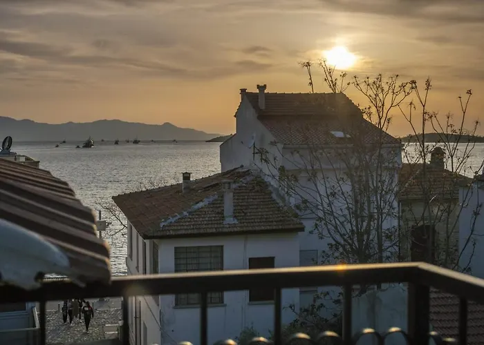 Lımon Otel Foça