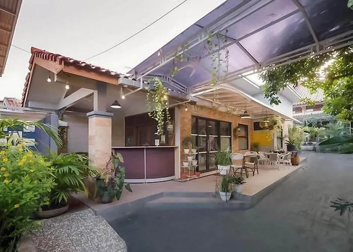 Reddoorz Near Rs Mitra Keluarga Depok