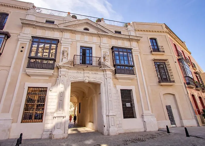 Real Casa de la Moneda Deluxe Apartments