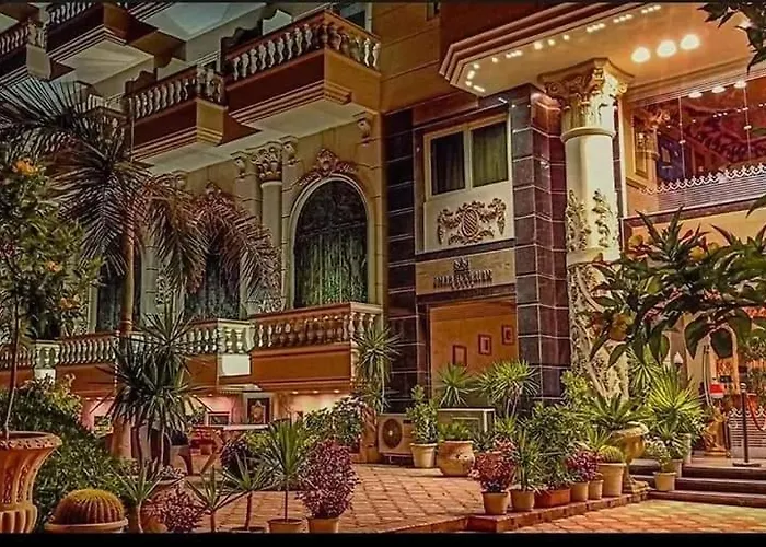Omar Elkhaiam Hotel