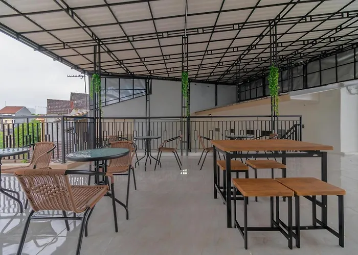 Reddoorz Syariah Near Summarecon Mall Bekasi