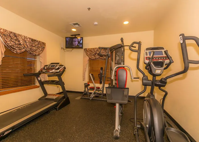 Howard Johnson By Wyndham Oklahoma City Okc Airport, Near Fairgrounds, I40, Free Hot Breakfast, And Pool