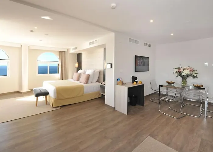 Hotel Salobrena Suites