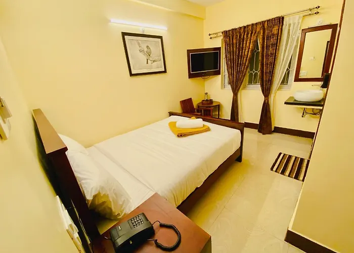 Aakash Rooms And Cottages,