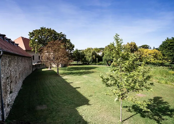 Huszarvar Hotel Kastelyszallo