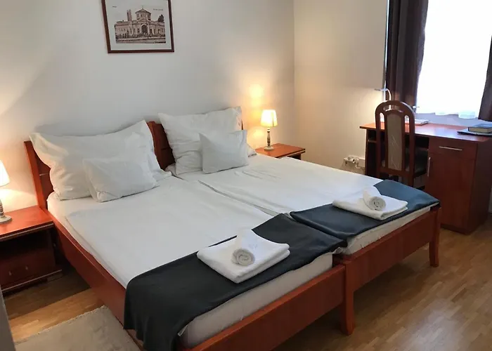 Huszárvár Hotel Kastélyszálló