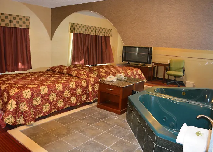 Travelodge By Wyndham Avenel Woodbridge
