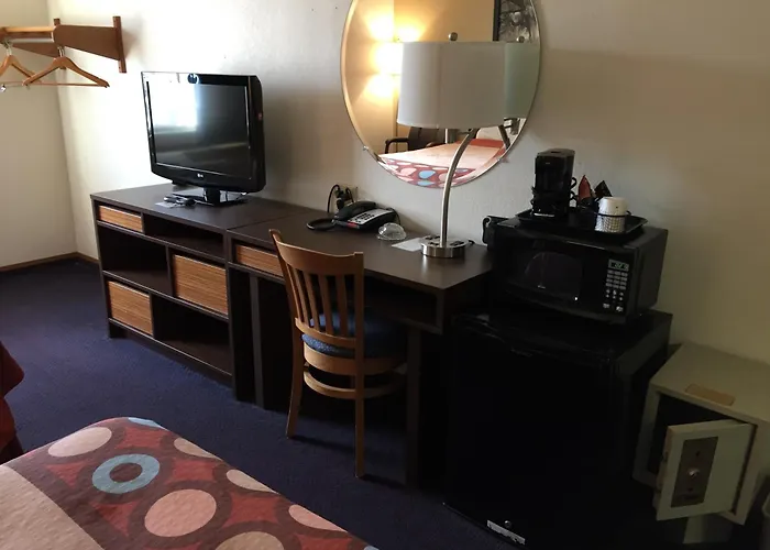 Super 8 By Wyndham College Station