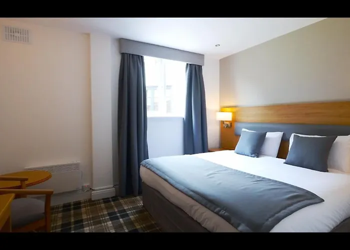 Crowwood Hotel And Alba Restaurant