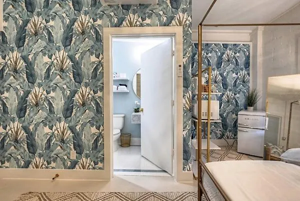 Room 5 Oleander Hotel Downtown Galveston Hotel Near Cruise Terminal & Beach