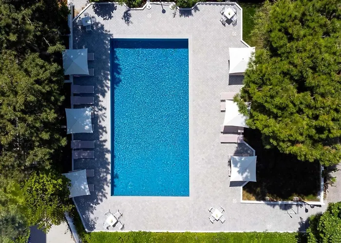 Club Hotel