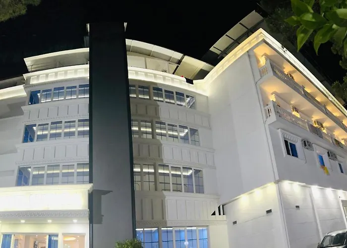 Ujvara Hotel