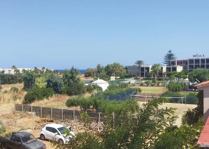 Cleo Rooms 250M From The Beach
