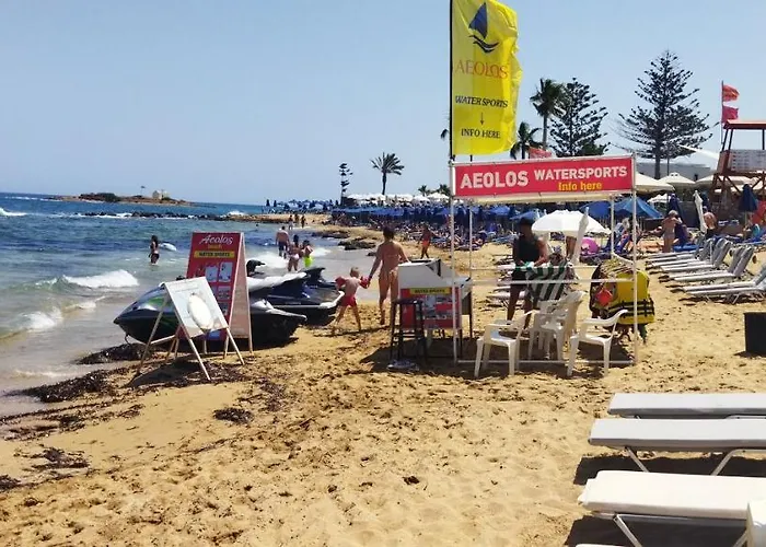 Cleo Rooms 250M From The Beach
