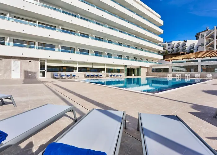 Globales Torrenova (Adults Only)