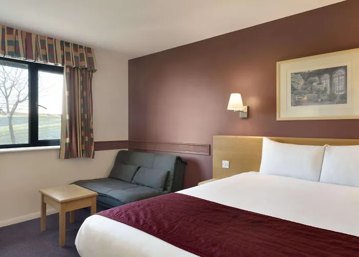 Days Inn By Wyndham Membury M4