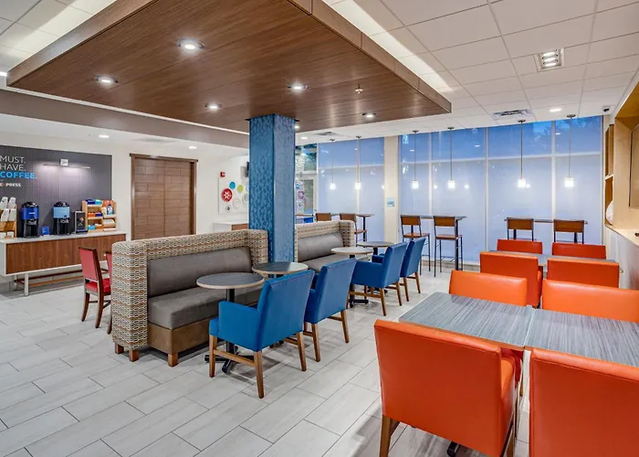 Holiday Inn Express & Suites - Elkhart North By Ihg