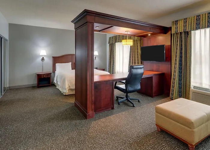 Hampton Inn & Suites Indianapolis-Airport