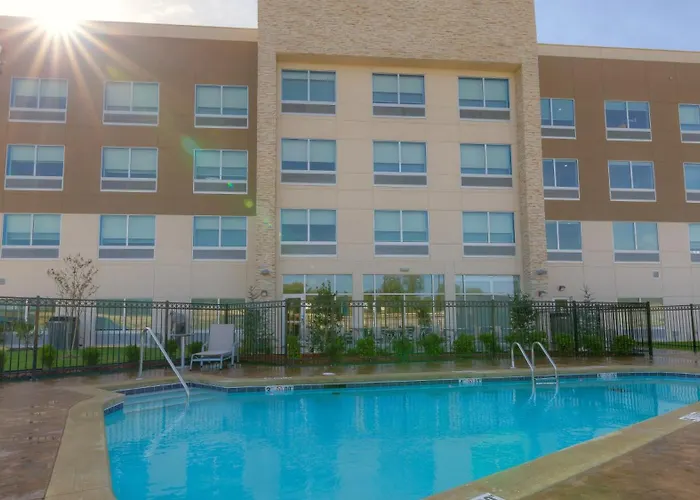Holiday Inn Express & Suites Tulsa Midtown By Ihg