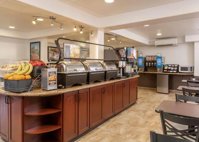 Best Western Plus Raffles Inn & Suites