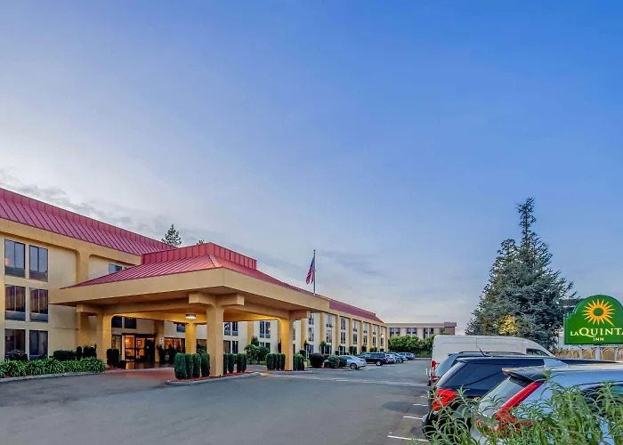 Oakland Airport Arena Hotel
