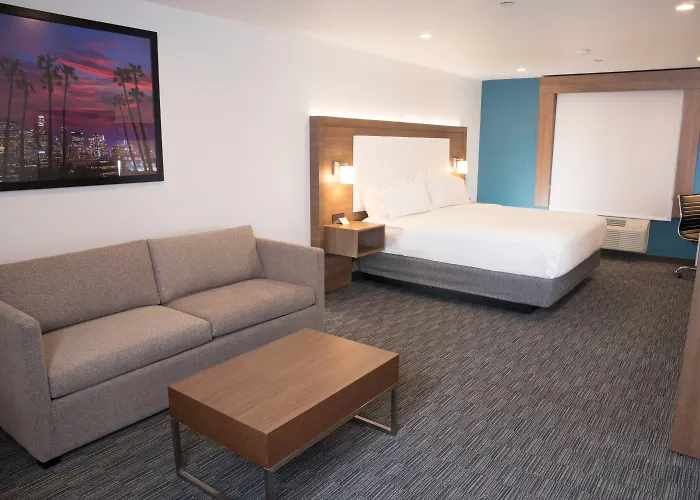 Holiday Inn Express Hollywood Walk Of Fame By Ihg