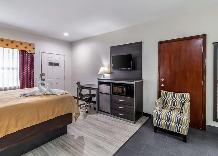 Quality Inn & Suites Canton