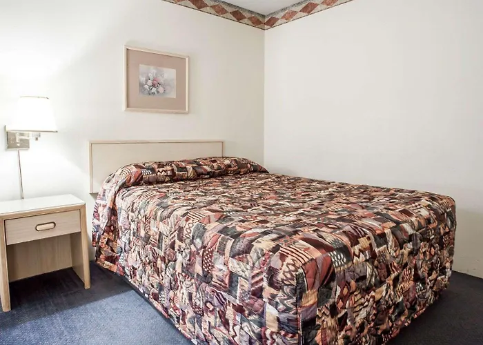 Rodeway Inn & Suites
