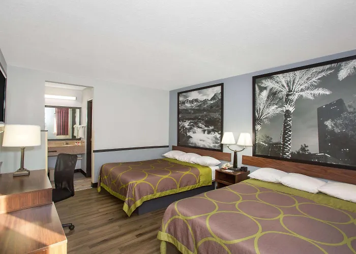 Super 8 By Wyndham Naples