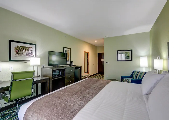 Holiday Inn Express Carrizo Springs
