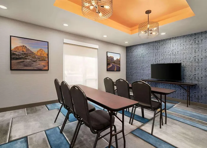 La Quinta Inn & Suites By Wyndham San Bernardino