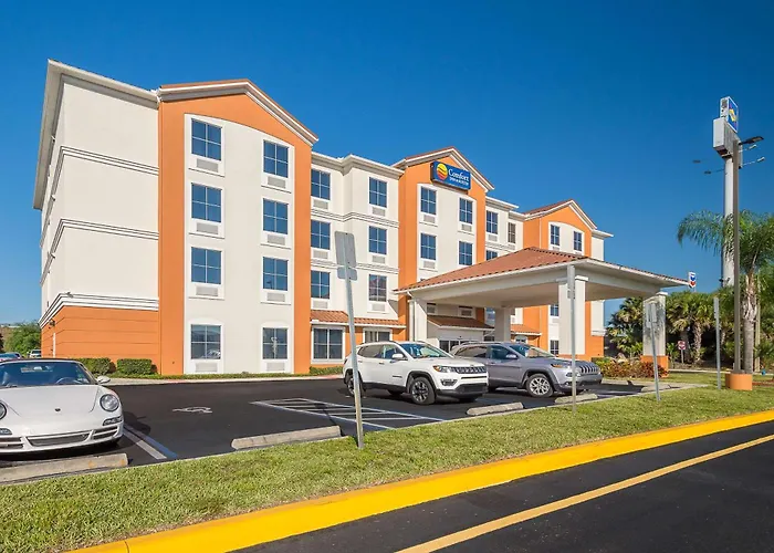Comfort Inn & Suites Maingate South
