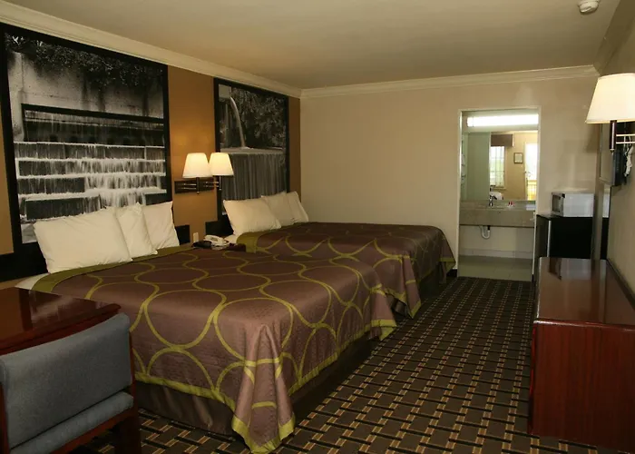 Super 8 By Wyndham Tyler Tx