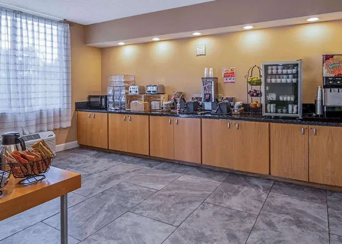 La Quinta By Wyndham Naples Downtown
