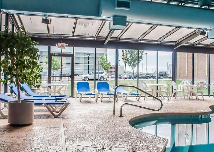 Quality Hotel & Suites At The Falls