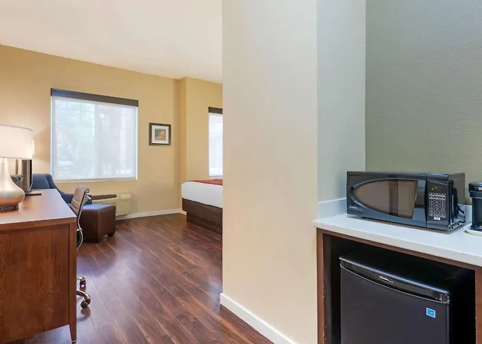 Comfort Inn&Suites Near Ontario Airport