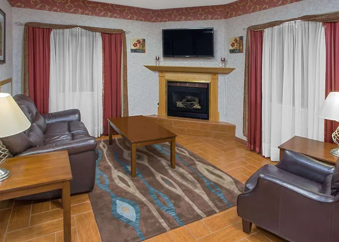 Super 8 By Wyndham Three Rivers