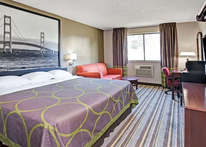 Super 8 By Wyndham Roseville/Detroit Area