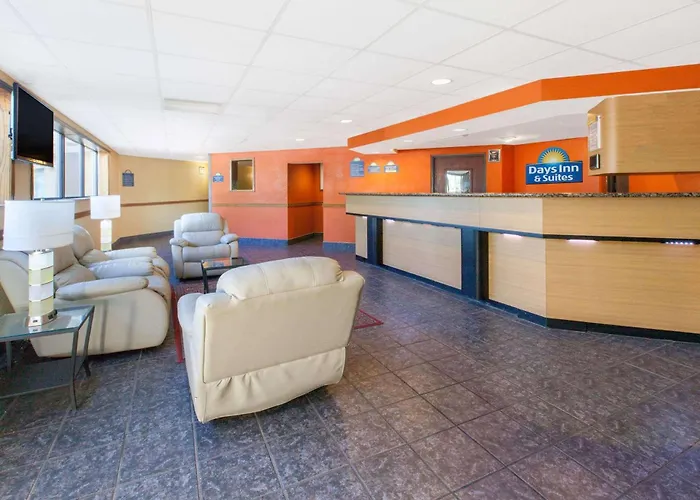 Days Inn & Suites By Wyndham Madison Heights Mi
