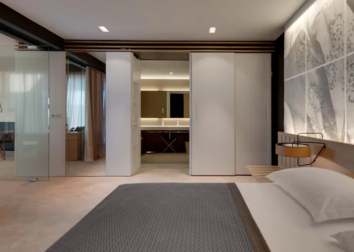 Lone Hotel By Maistra Collection