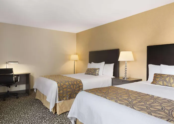 Travelodge By Wyndham Niagara Falls Fallsview
