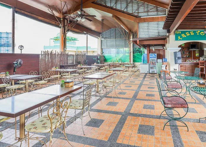 Oyo 210 Apple Tree Suites